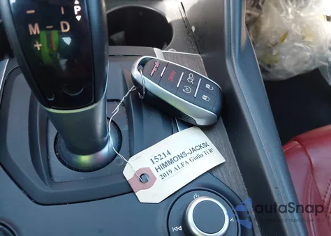 2019 Alfa Romeo Giulia Ti Lusso Rwd из США, поврежденный, VIN ZARFAMBN4K7598164